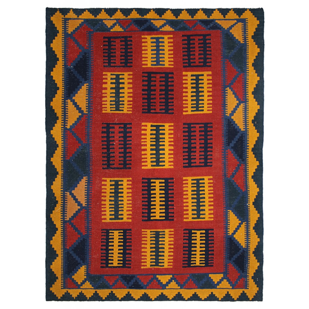 Tappeto classico kilim kashmir artorient con motivi decorativi geometrici uncinati gialli e blu su sfondo rosso, e spesso bordo a triangoli